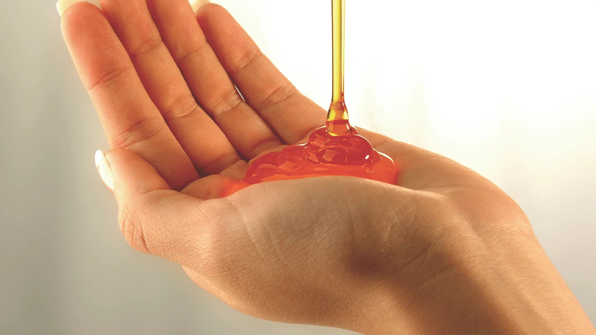 Argan Oil Shampoo vs Anti-Dandruff Shampoo: What’s Best for Dry, Itchy Scalps? - Shéeba London
