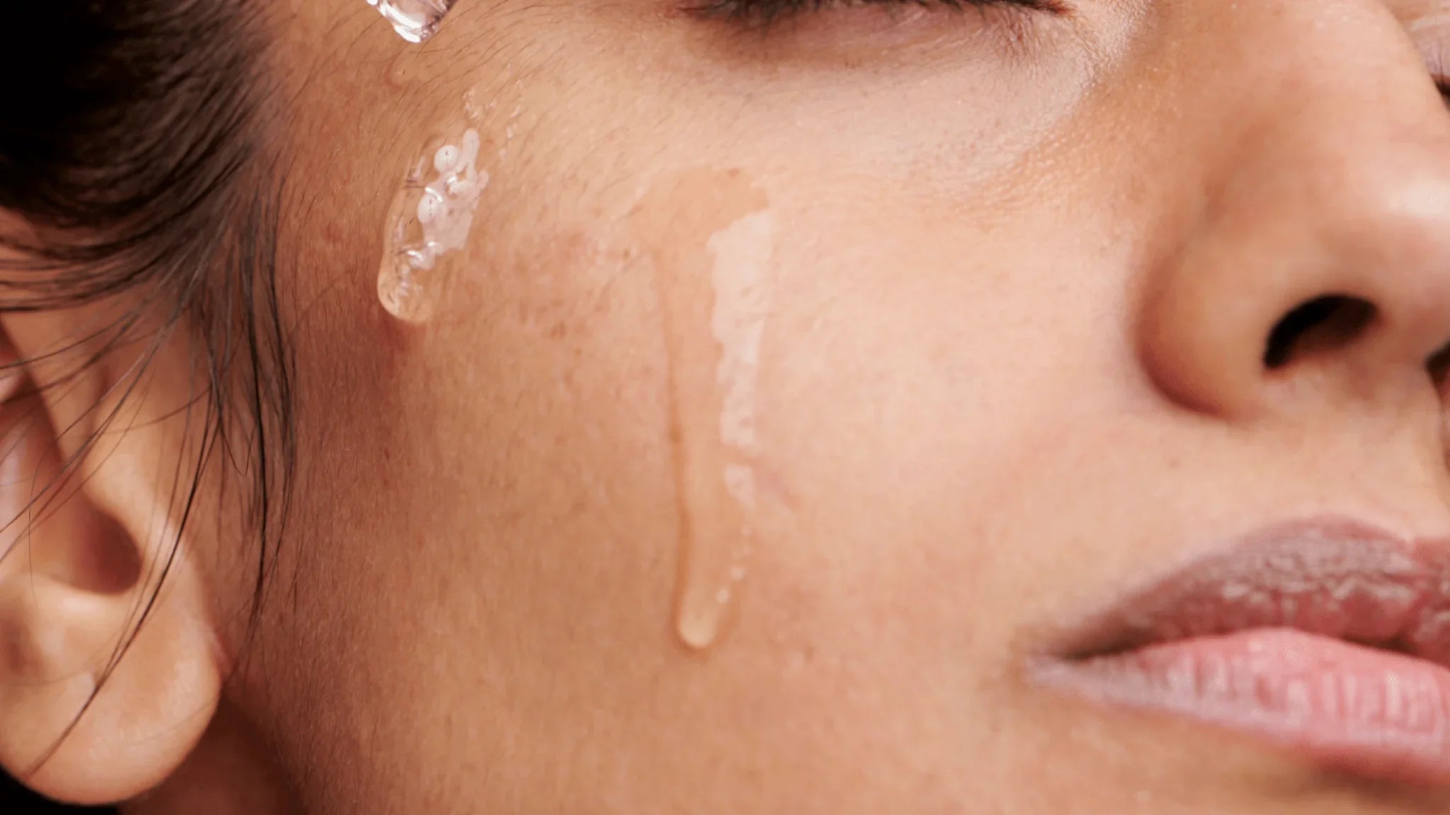 Hyaluronic Acid vs Retinol: Can You Use Them Together for Glowing Skin? - Shéeba London